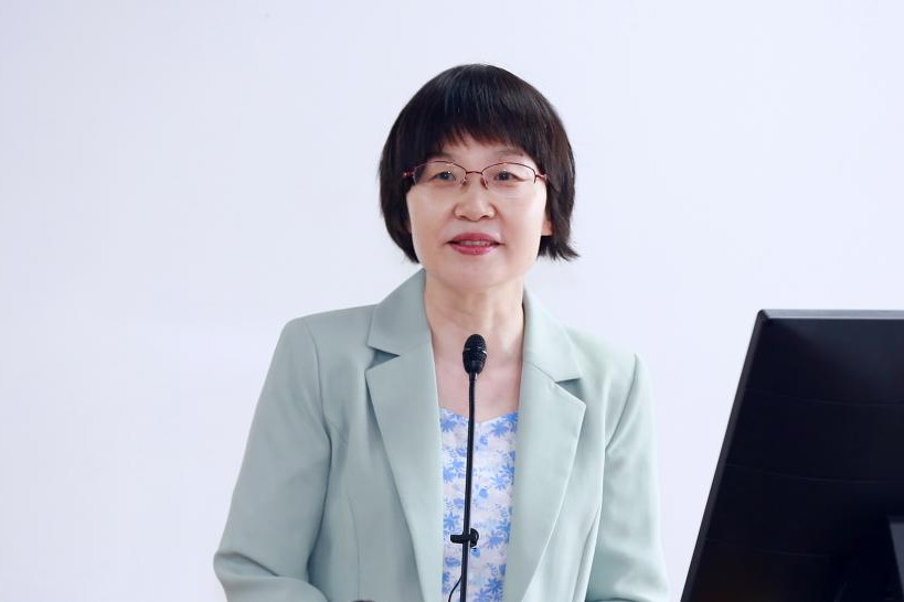 网络教育学院直属党支部书记、院长唐锦兰教授致辞