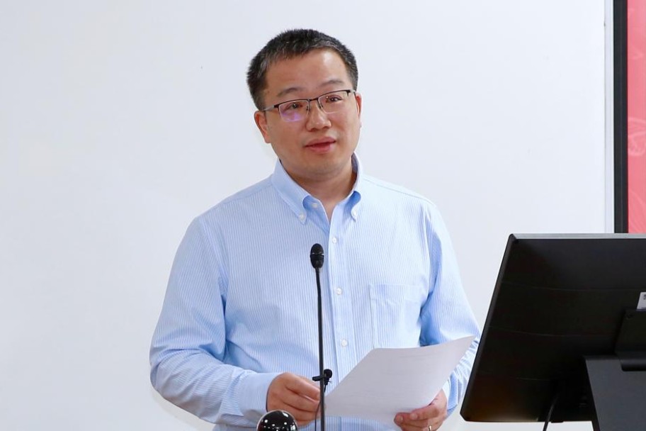 中国外语与教育研究中心副主任许家金教授致辞